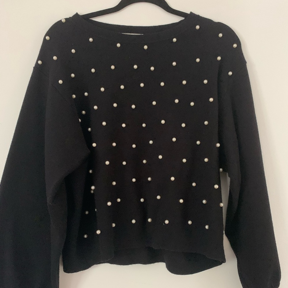 Sweater with pearls